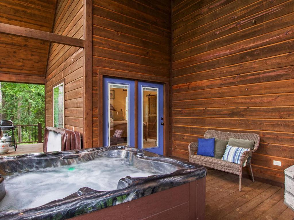 Stunning Luxury Cabin W Hot Tub And Fire Pit Holy Shiplap Is Perfect Romantic Couples Getaway Broken Bow Εξωτερικό φωτογραφία