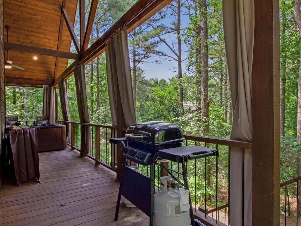 Stunning Luxury Cabin W Hot Tub And Fire Pit Holy Shiplap Is Perfect Romantic Couples Getaway Broken Bow Εξωτερικό φωτογραφία