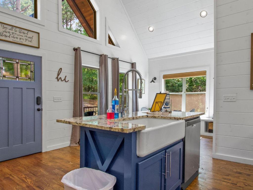 Stunning Luxury Cabin W Hot Tub And Fire Pit Holy Shiplap Is Perfect Romantic Couples Getaway Broken Bow Εξωτερικό φωτογραφία