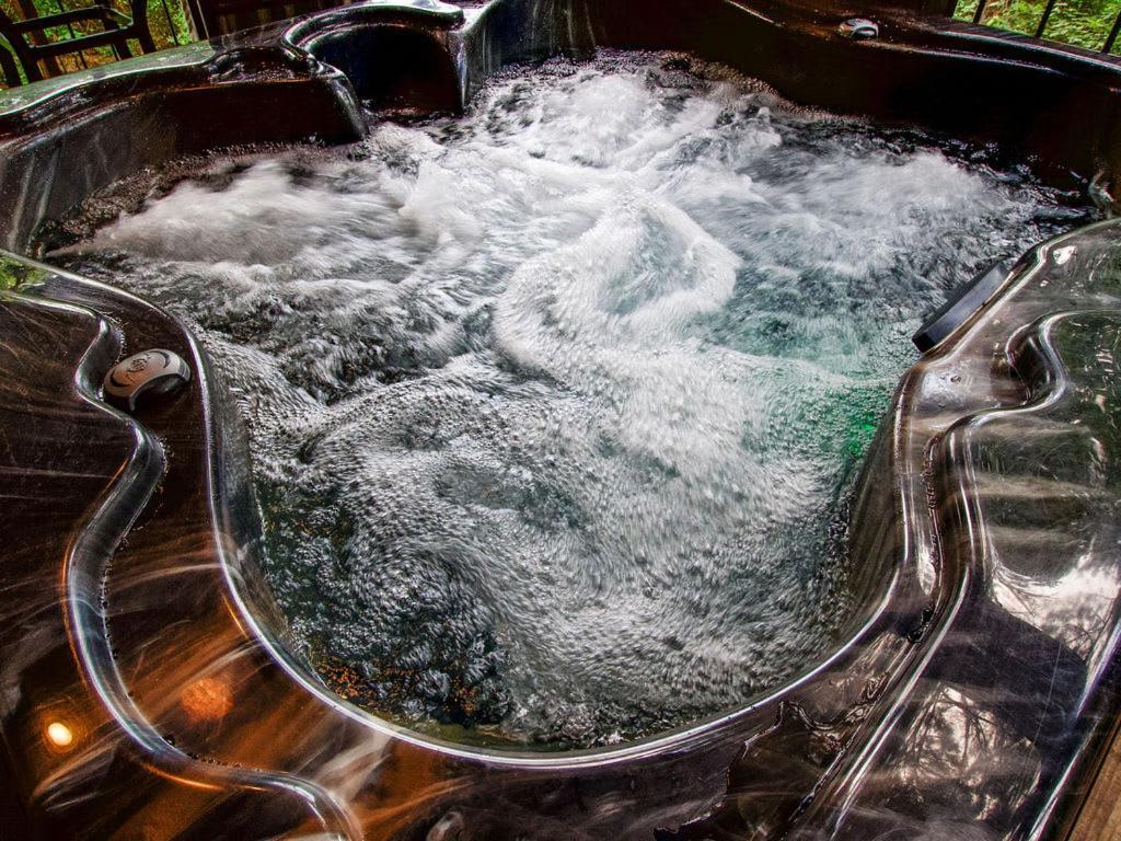 Stunning Luxury Cabin W Hot Tub And Fire Pit Holy Shiplap Is Perfect Romantic Couples Getaway Broken Bow Εξωτερικό φωτογραφία