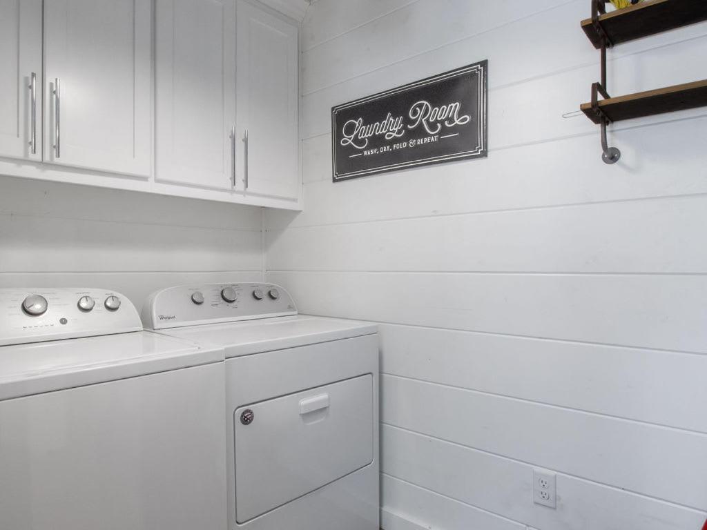 Stunning Luxury Cabin W Hot Tub And Fire Pit Holy Shiplap Is Perfect Romantic Couples Getaway Broken Bow Εξωτερικό φωτογραφία