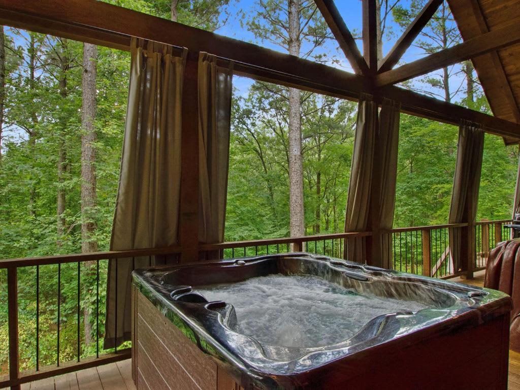 Stunning Luxury Cabin W Hot Tub And Fire Pit Holy Shiplap Is Perfect Romantic Couples Getaway Broken Bow Εξωτερικό φωτογραφία